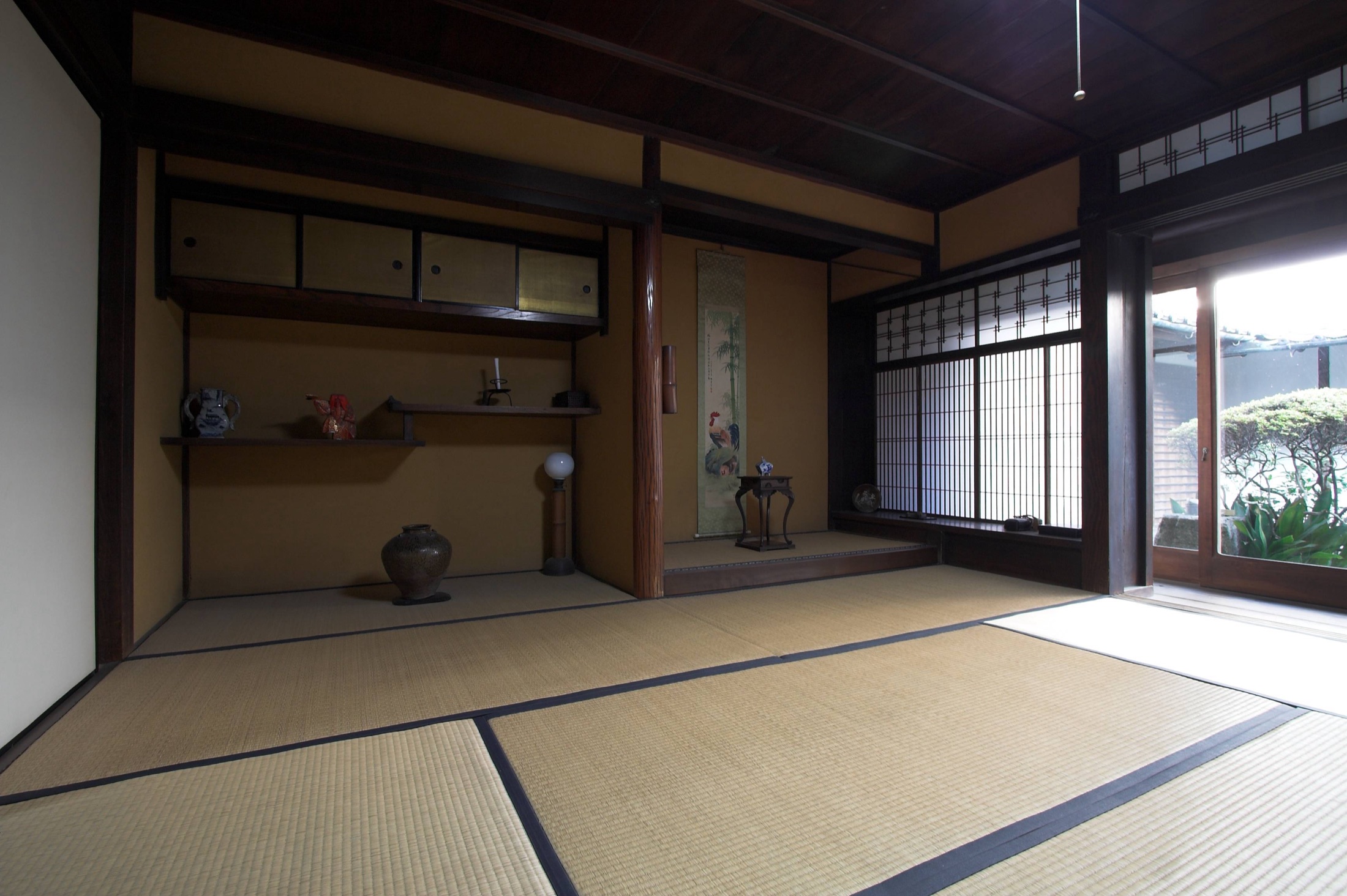 光の入る和室と庭